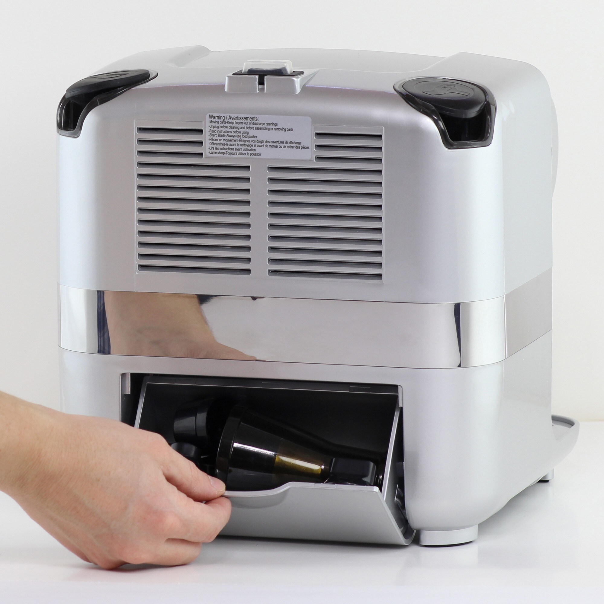 OMEGA 16-oz Juice Extractor with Removable Pulp Tray (Silver) OMEGA 16-oz Juice Extractor with Removable Pulp Tray (Silver)