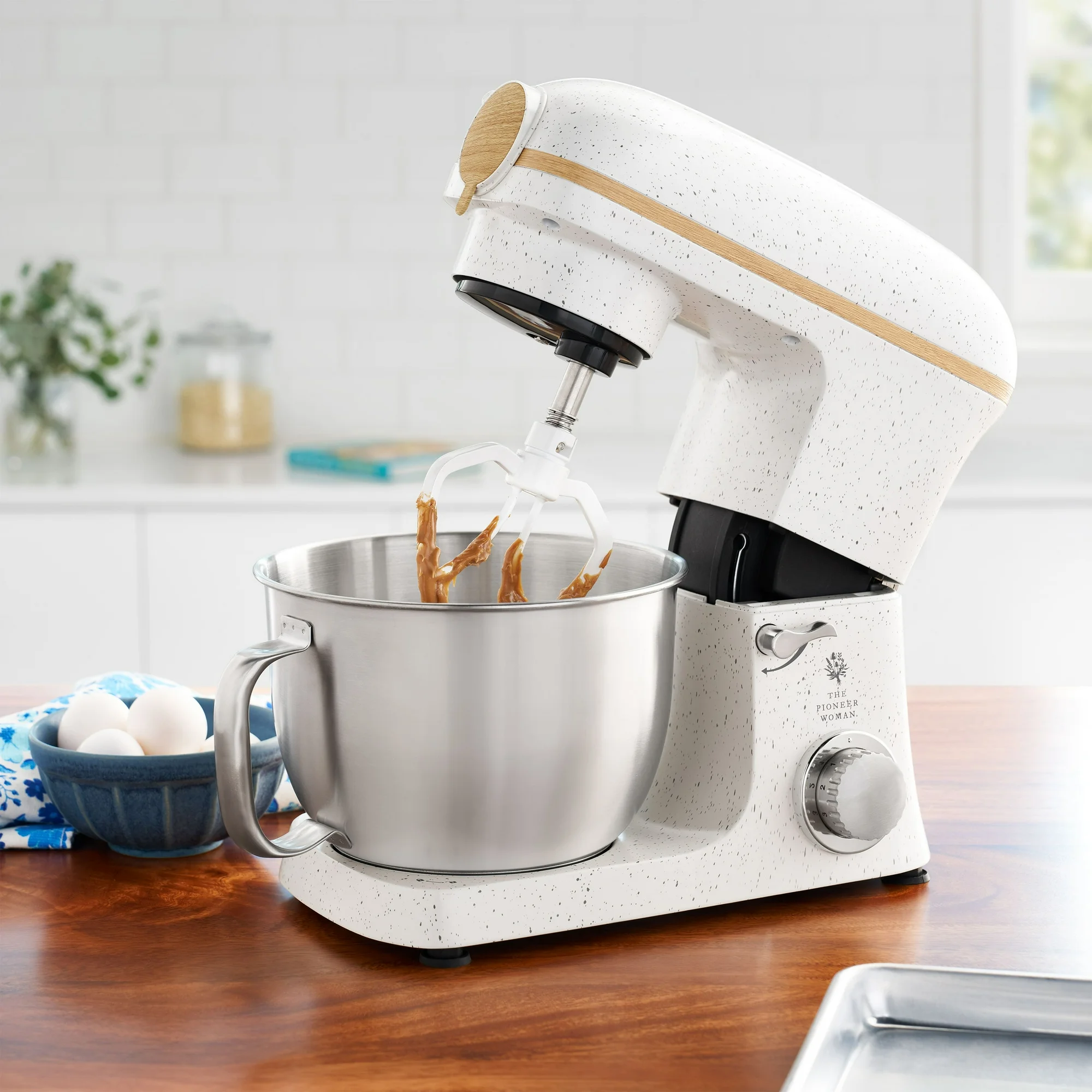 The Pioneer Woman 5 Quart 600W 6-Speed Professional Stand Mixer - Thumbnail 4